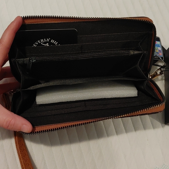 Beverly Hills Polo Club Wallet - Picture 5 of 5